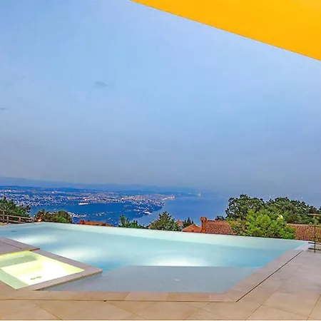 Luxurious Holiday Homebregi Holiday home *