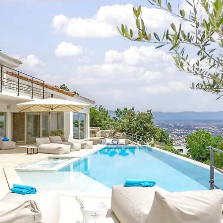 Luxurious Holiday Homebregi *